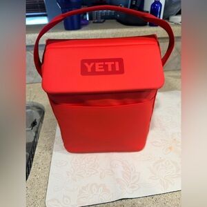 Yeti lunchbox